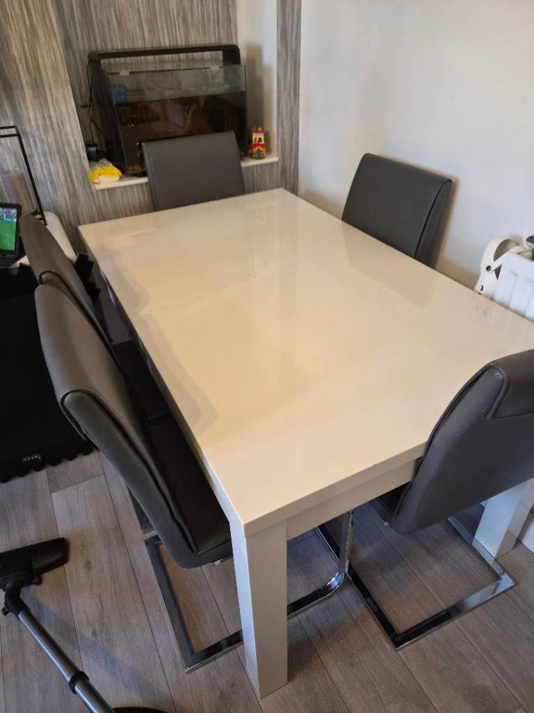 Free dining table and 6 chairs 