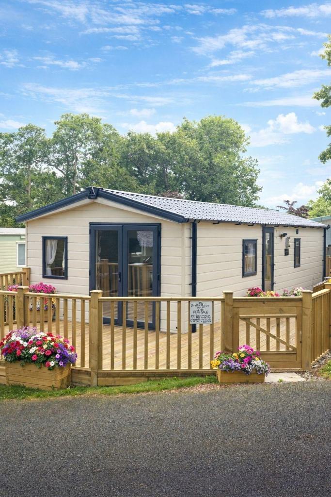 Deluxe Lodges in Llangamarch Wells   - Lodge / Caravan 