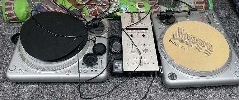 image for Vestax PDX2000 turntables and mixer