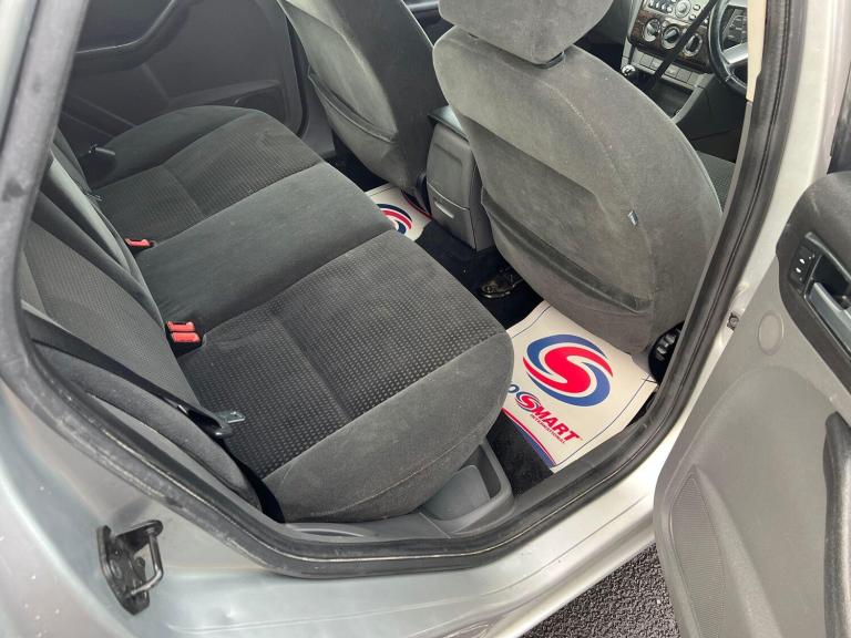 2007 Ford Focus 1.6 Ghia 5dr HATCHBACK PETROL Manual