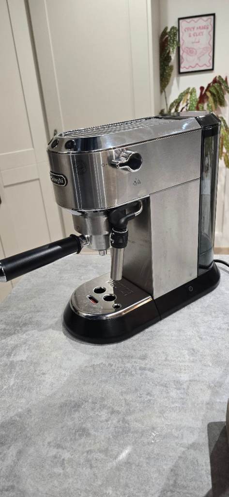 DE'LONGHI DEDICA STYLE PUMP ESPRESSO COFFEE MACHINE