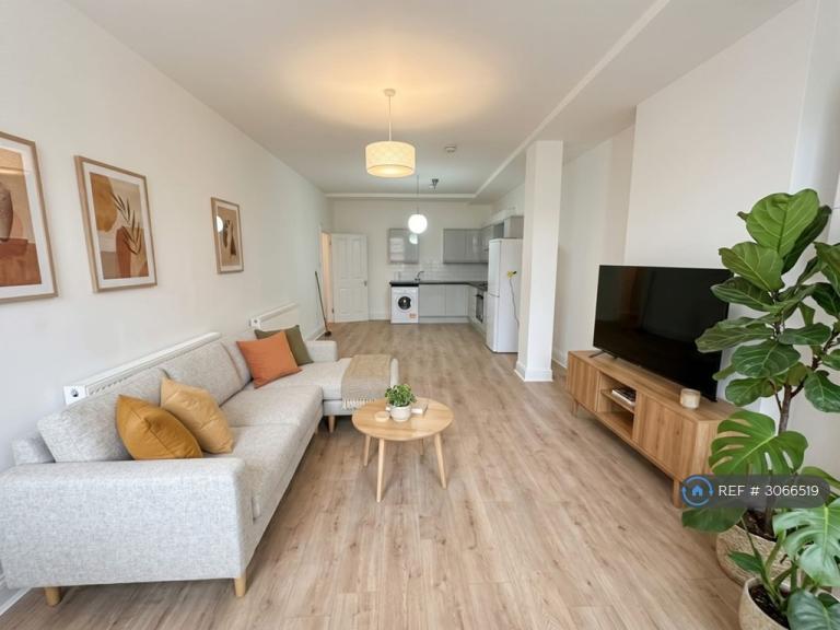 1 bedroom flat in Stoke Newington High Street, London, N16 (1 bed) (#3066519)
