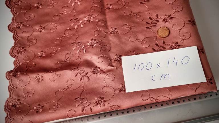 Satin fabric floral embroidery scalloped edge 100x140cm