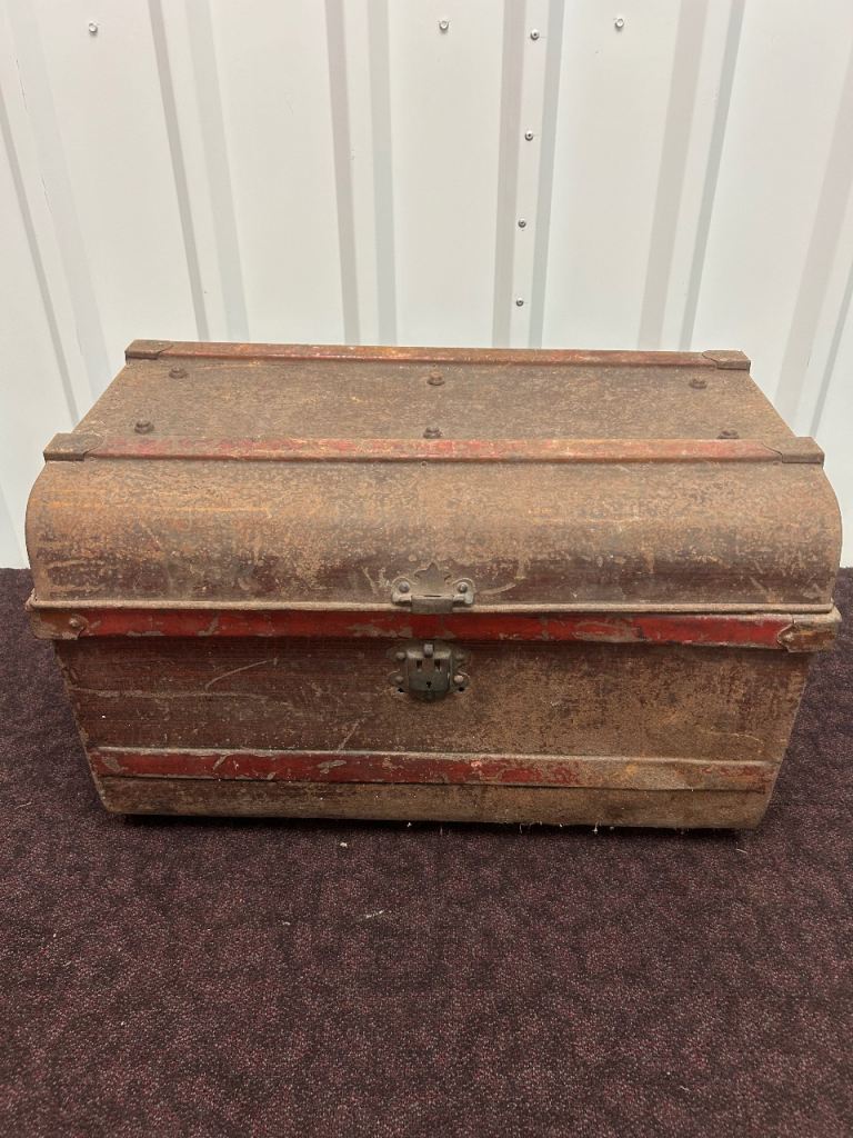 Rustic Antique Barrel-Top Travel Trunk / Pirate Style Decorative Chest