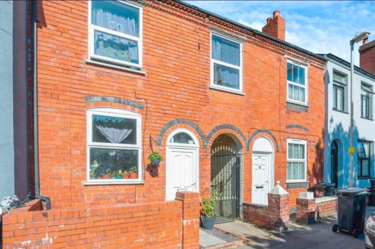 TO LET - 3 Bed House, Crabbe Street, DY9 8TG
