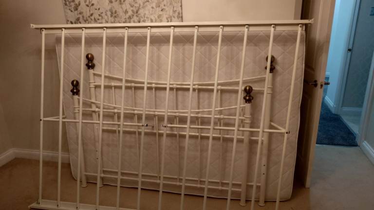Double bed with memory foam mattress.