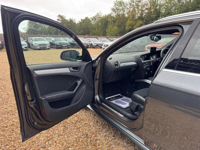 AUDI A4 AVANT 2.0 TDI S line quattro Euro 5 (s/s) 5dr 2015