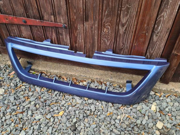 Mitsubishi L200 K74 aftermarket front mesh grill