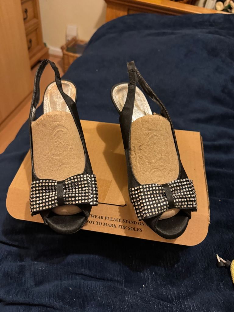 Various women’s shoes