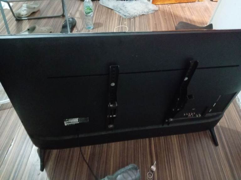 Black Flat Screen Television – Good Condition