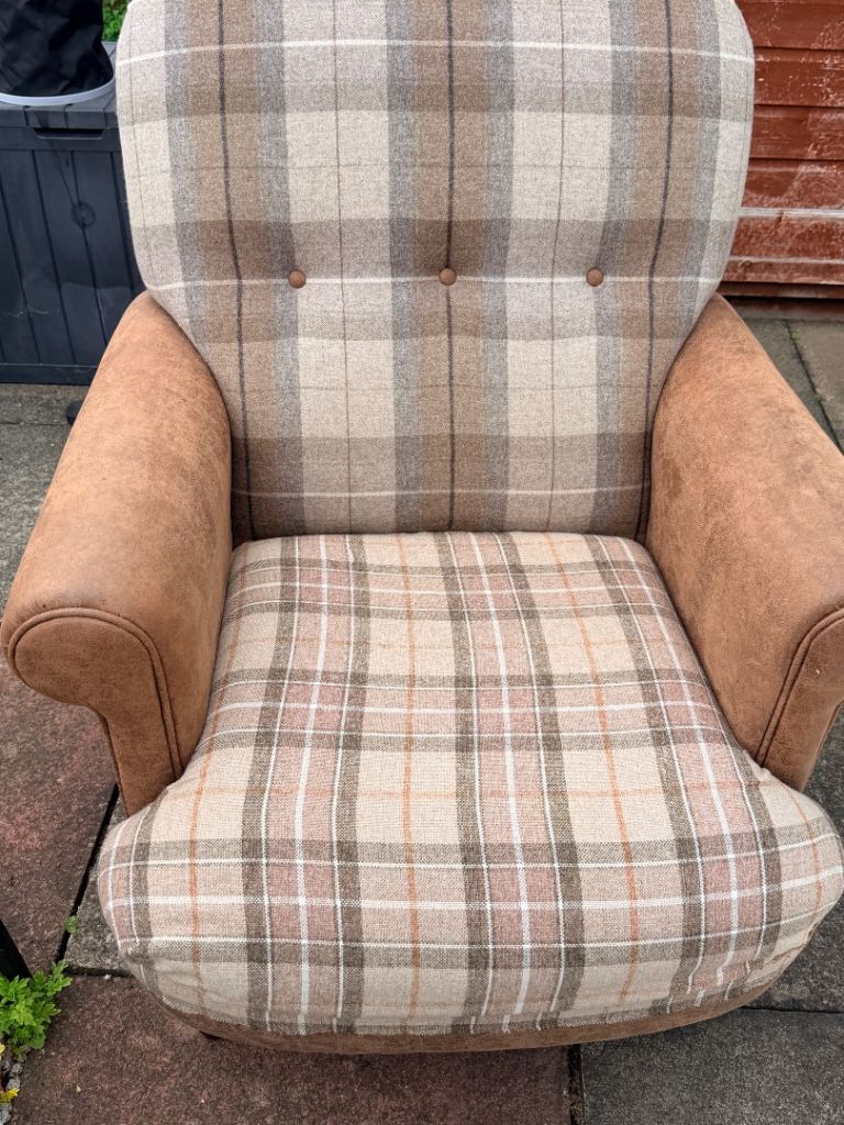 Scs armchair. Free for uplift