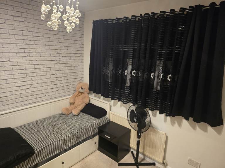 Spacious & Cosy Single Room For Rent - CR0 5BE
