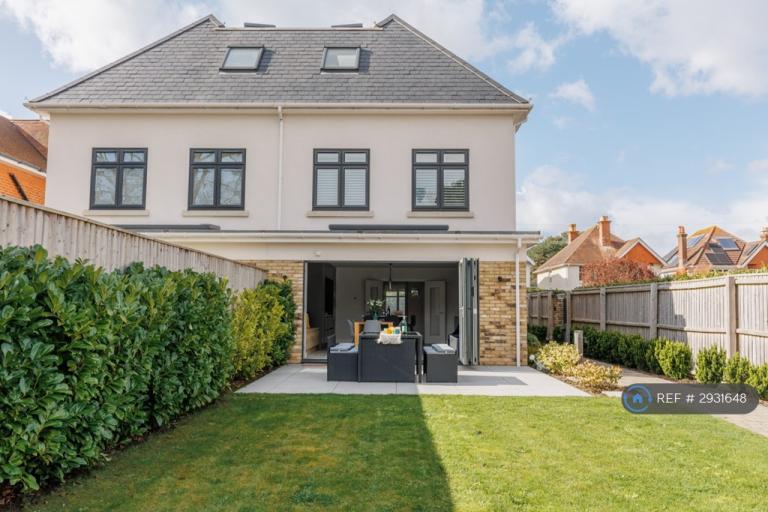 4 bedroom house in Boulnois Avenue, Poole, BH14 (4 bed) (#2931648)