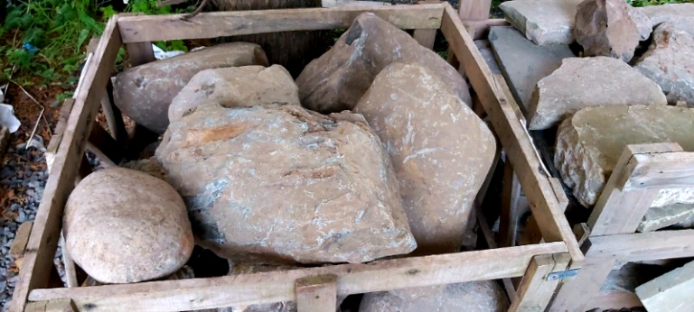 Large rockery stone / garden boulders 