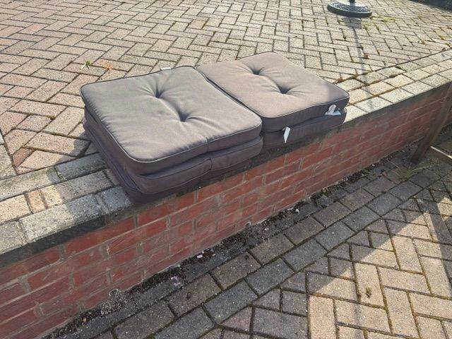 6 PIECE OUTDOOR GARDEN FURNITURE CUSHIONS