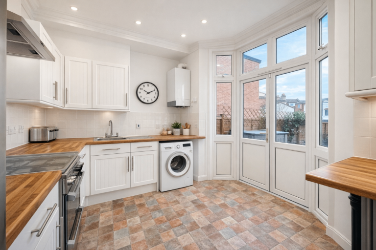 2 bed garden flat Ideal for family or shares close to Willesden Station