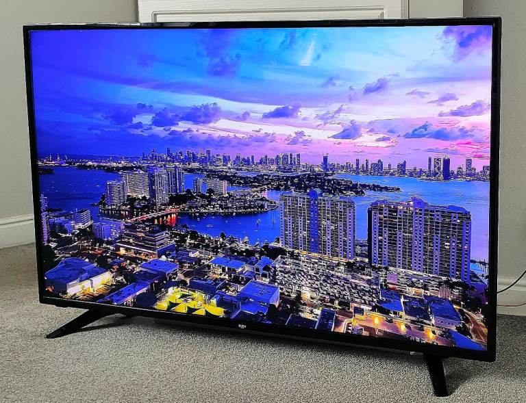 image for 55" BUSH SMART 4K ULTRA HD HDR WIFI APPS TV FREEVIEW RC LEGS GREAT CONDITION- FREE DELIVERY