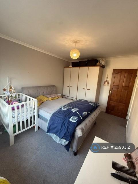 2 bedroom flat in Low Hall Lane, London, E17 (2 bed) (#2698312)