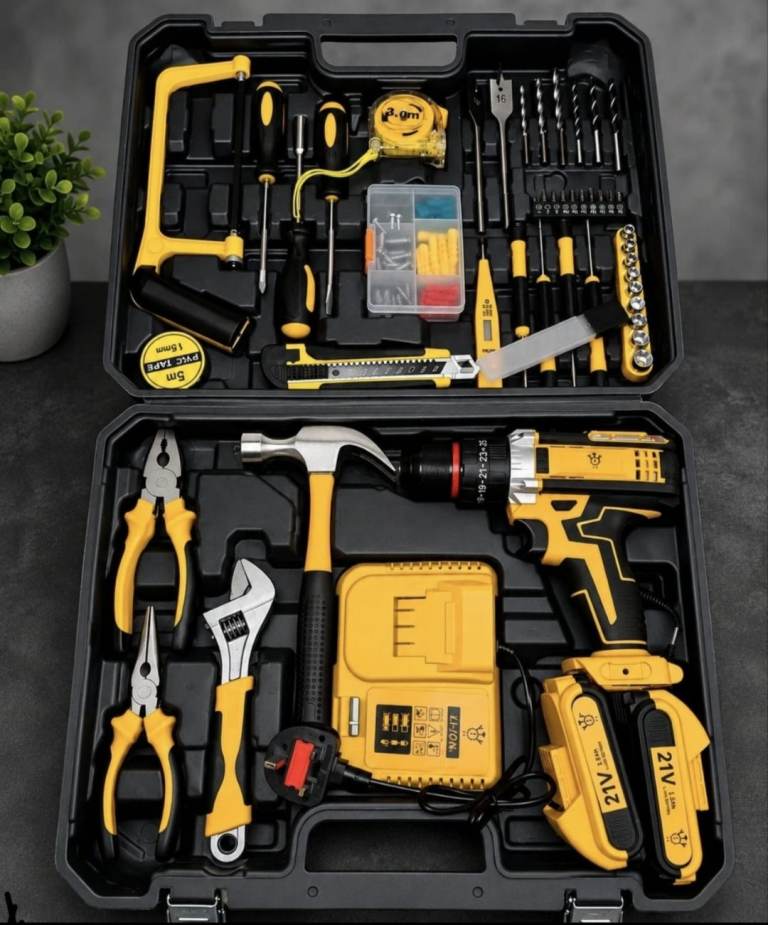 New cordless drill with 2 batteries, special charger and various acessories at best price 🥰