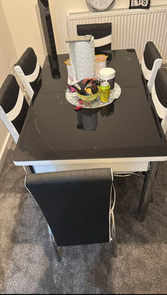 Brand New Black & White Extendable Dining Table with 6 Chairs – Free Delivery