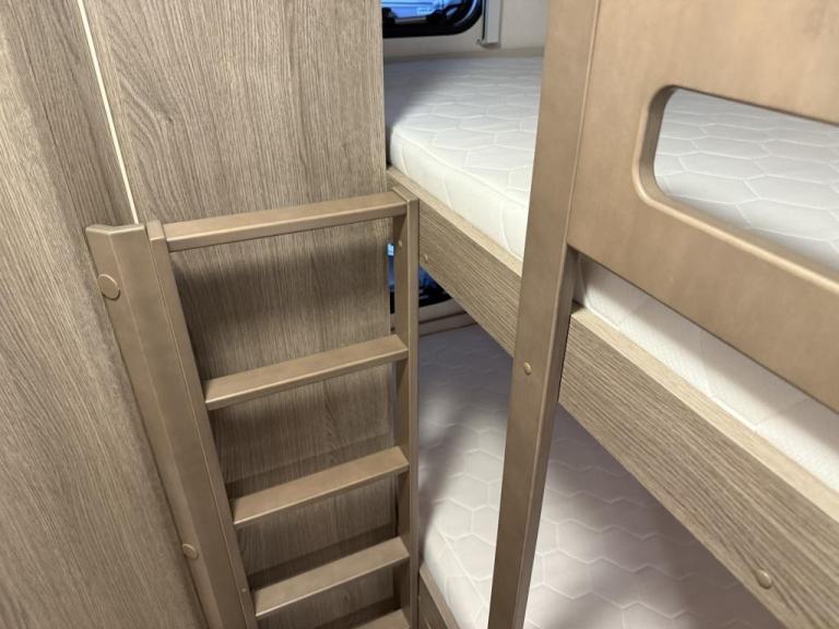 2022 HOBBY Prestige 720 kwfu 6 Berth fixed, bunkbeds, and double