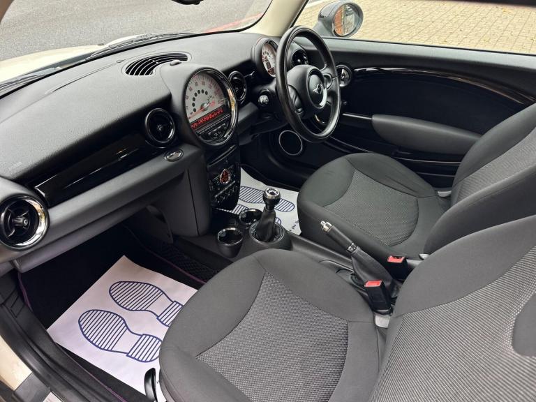 2011 MINI Hatch 1.6 Cooper Euro 5 (s/s) 3dr HATCHBACK Petrol Manual