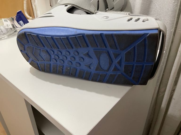 Boot leg support for tendon strain:broken leg 