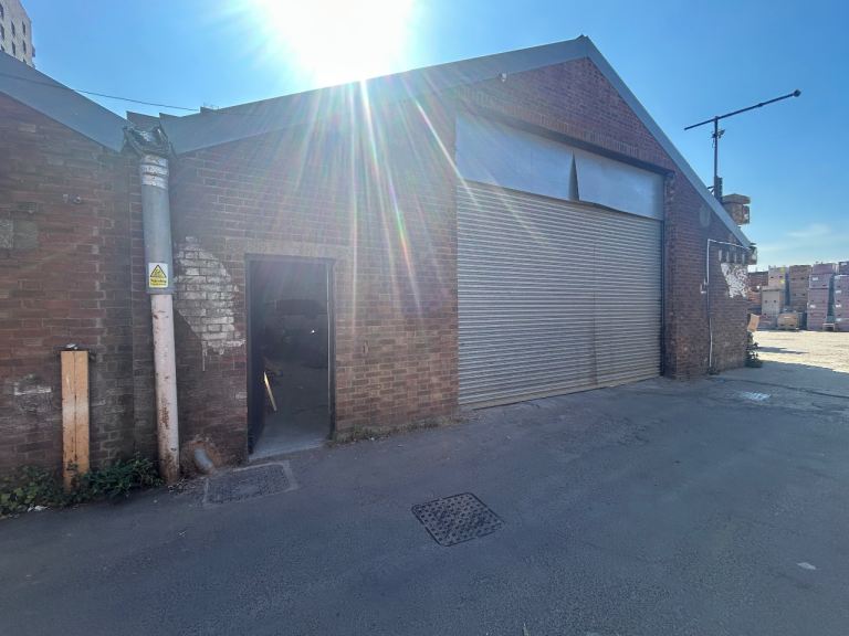 Modern Industrial Warehouse / Production Unit + Premium Offices – Barking IG11