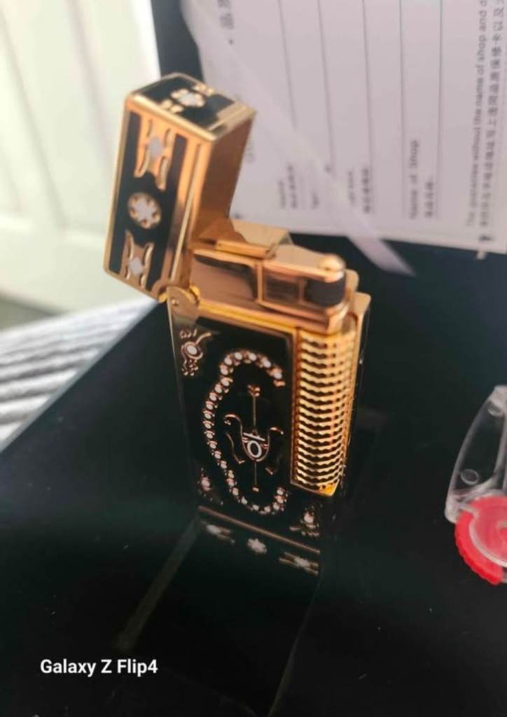 Gold & Black Decorative Cigarette Lighter – Stylish Design