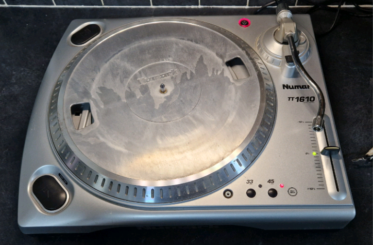 Numark Turntable 