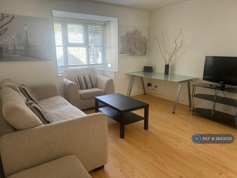 2 bedroom flat in Renoir Court, London, SE16 (2 bed) (#2643030)