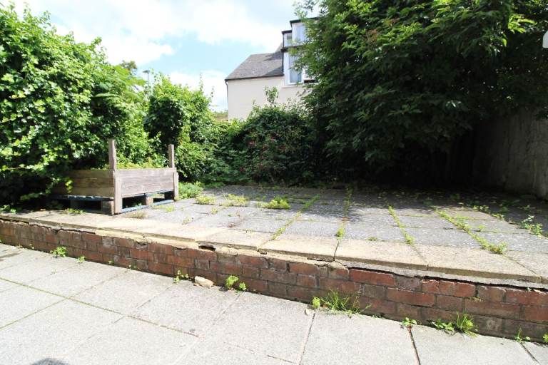 AMAZING 1 BEDROOM FLAT WITH OWN GARDEN BY ZONE 2 TUBE, TRAIN- 10 MINS TO KINGS CROSS, 24 HOUR BUSES 