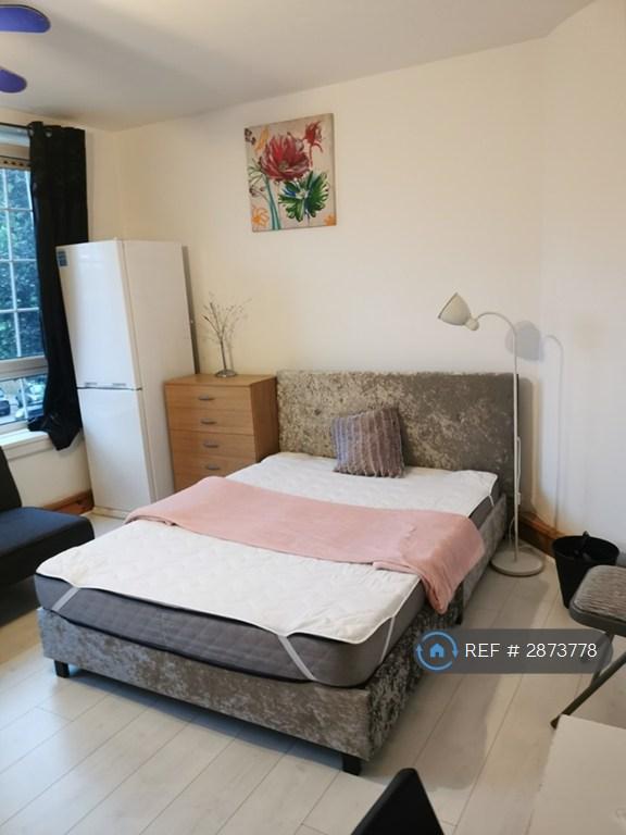 6 bedroom flat in Alton House, London, E3 (6 bed) (#2873778)
