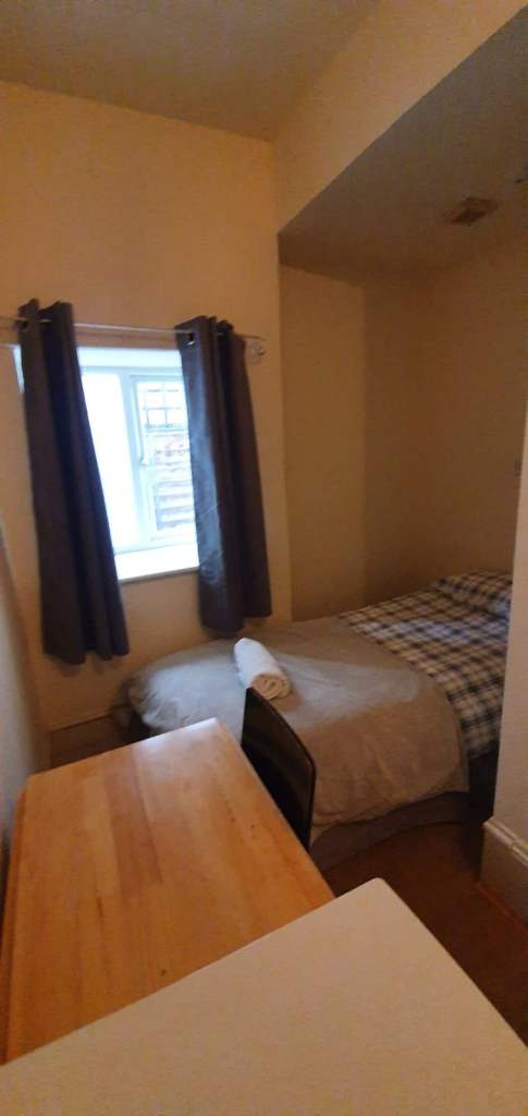 Presenting a bright and spacious room to rent in Willesden Green, in Cranhurst Road.