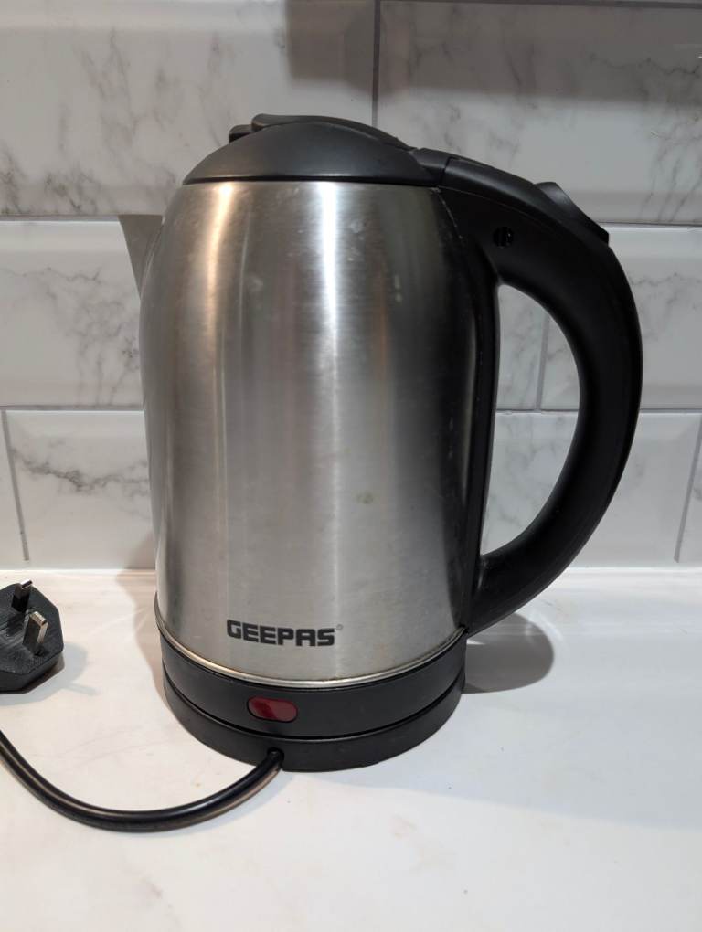 GEEPAS Electric Kettle Stainless Steel Jug Kettle with LED