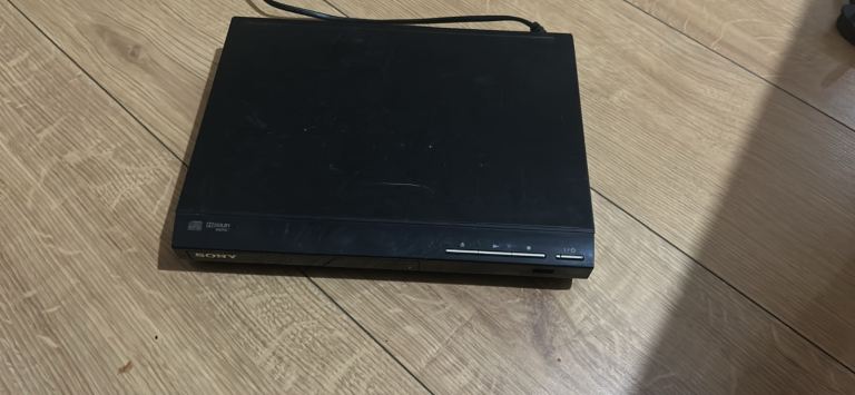 Compact and small Sony dvd player with hdmi and usb 