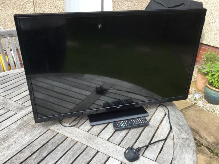 Bush DLED32165HD - 32 inch LED Television with remote in good working condition 