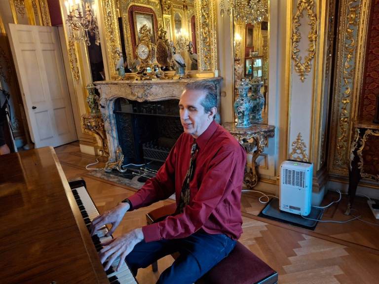 Adult Piano Lessons - Classical/Pop/Jazz/Composition. S.London/Surrey