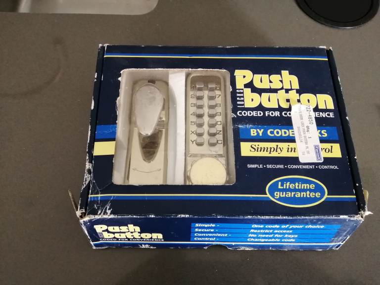 Push button door lock Dr