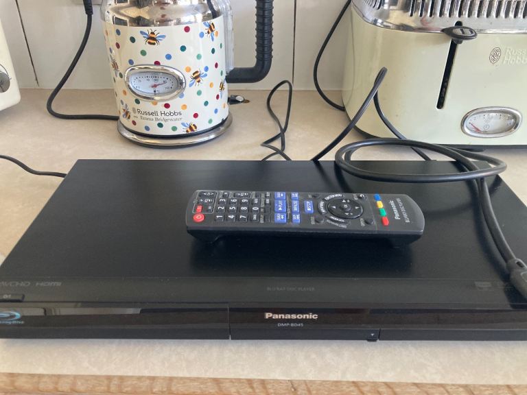 Panasonic DMP-BD60A Blu-ray/DVD Player with Remote