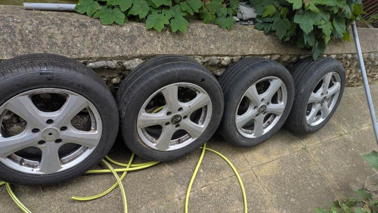 16" Oz Alloys Set of 4 fitted with 205/55/16 tyres 