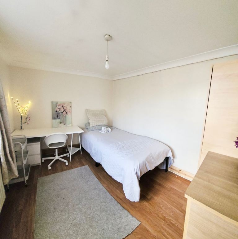 Rent *** Double Room - Address: Grove Green Road, London E11 4AQ