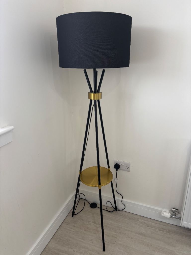 Modern tripod floor lamp – black & gold