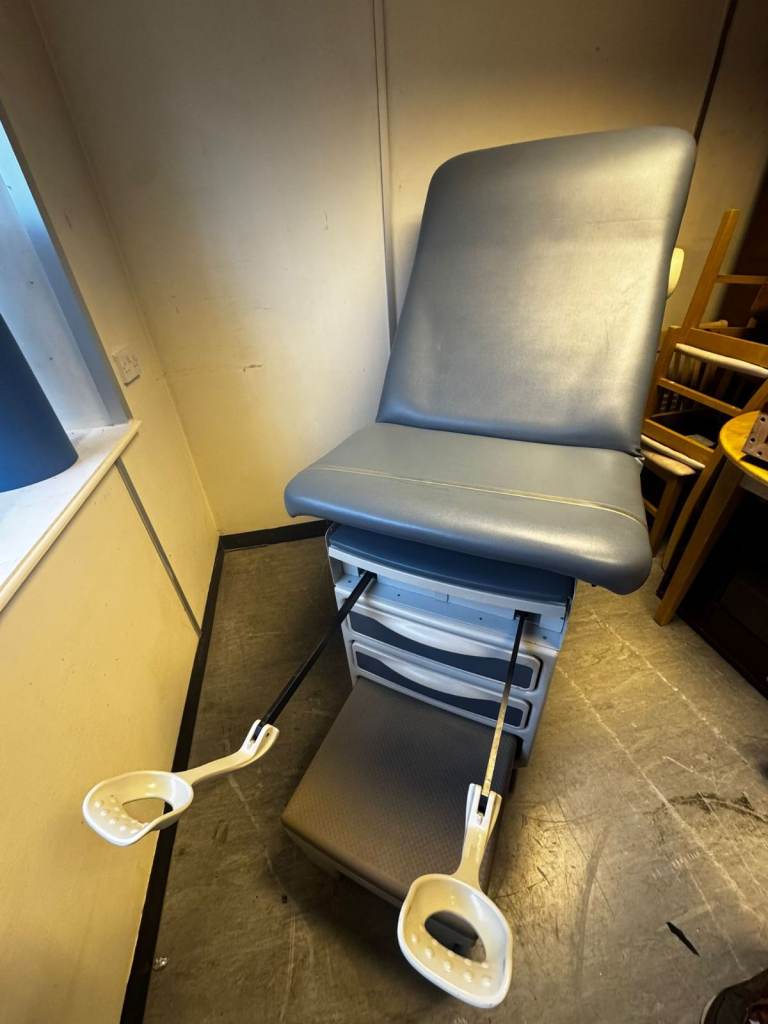 MIDMARK by Ritter Examination Couch - Good Condition with Storage Bed Gynaecology Exam Table 