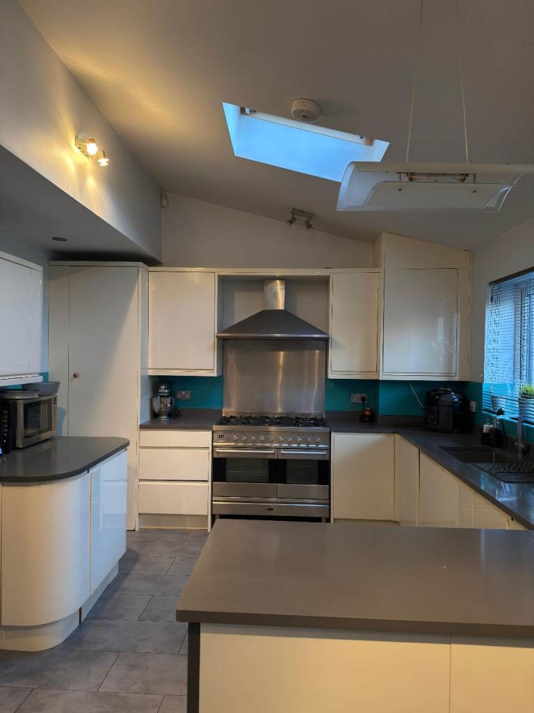 Kitchen units and qaurtz worktop 
