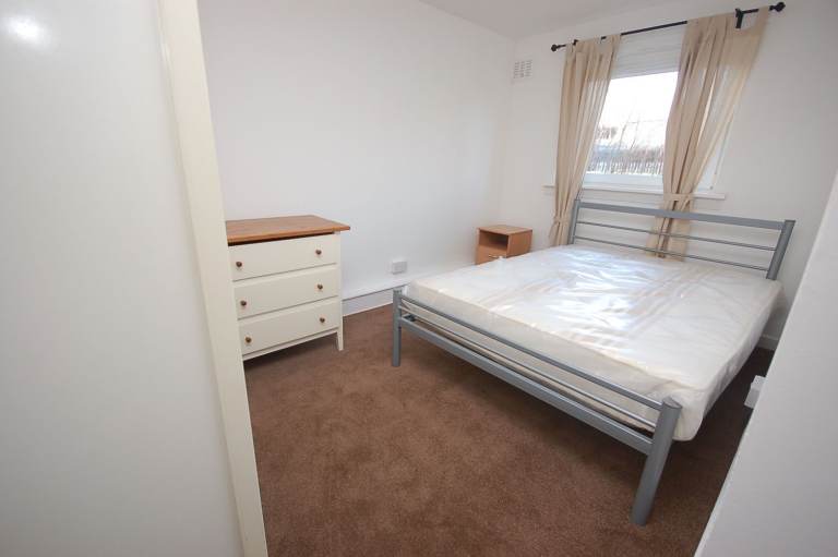 DOUBLE ROOM FOR LET in spacious, furnished, HMO flat in Northfield – available soon