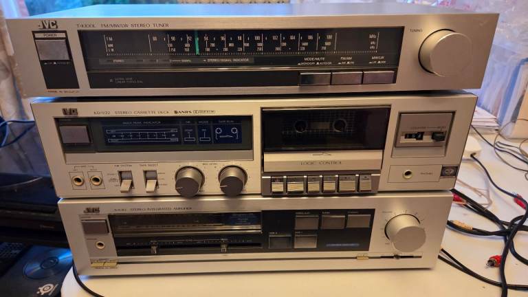 JVC Stereo Hi-Fi stack, Amp, Tuner, Cassette player - Vintage 80s