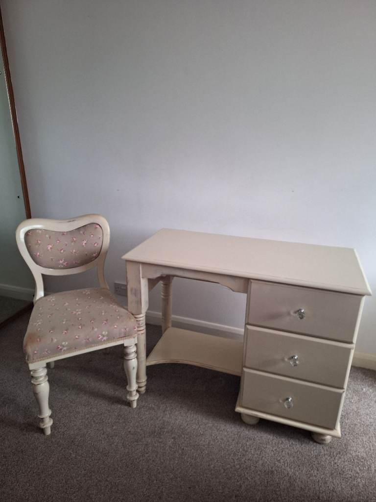 Shabby chic dressing table & chair