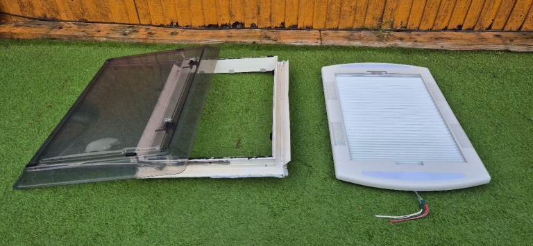 HEKI 2 DOMETIC 900mm x 600mm rooflight for camper caravan motorhome.