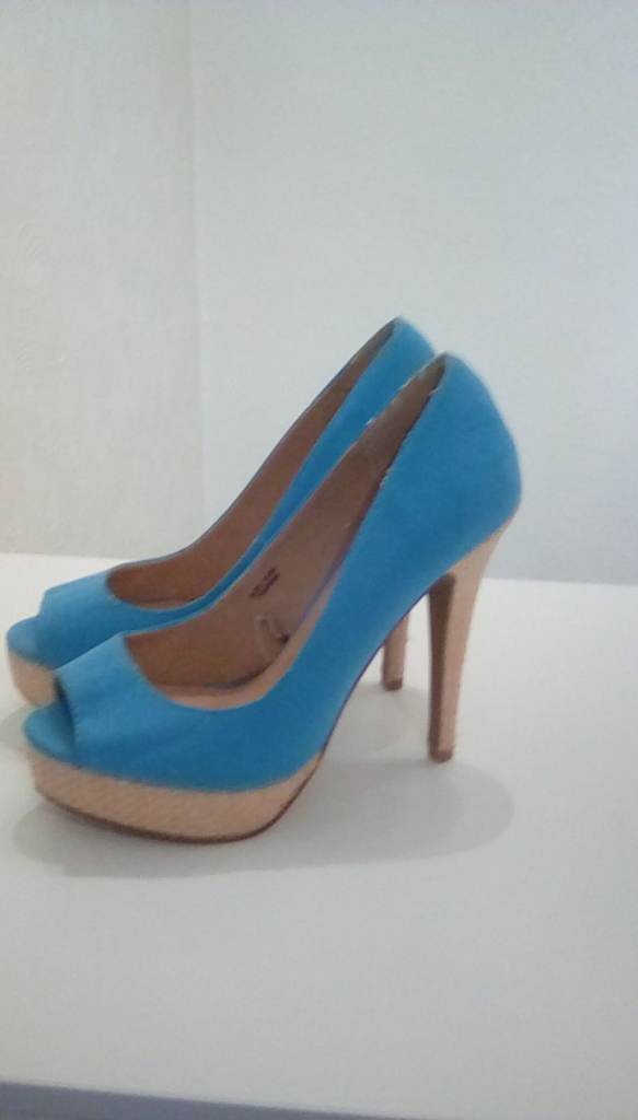 Size 6 Blue Heels